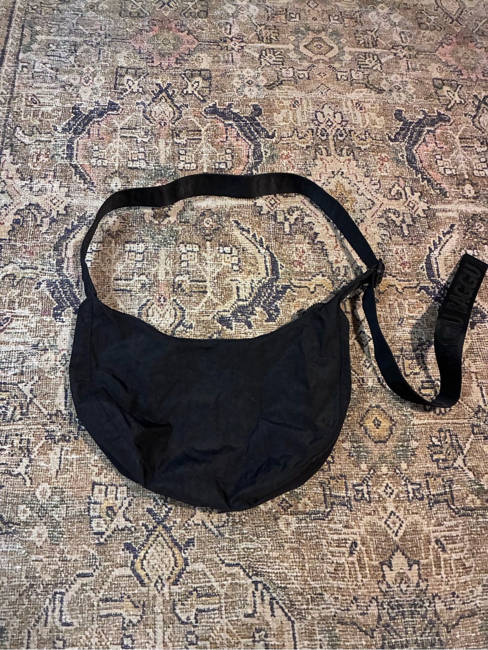 BAGGU Black Crescent Shoulder Bag